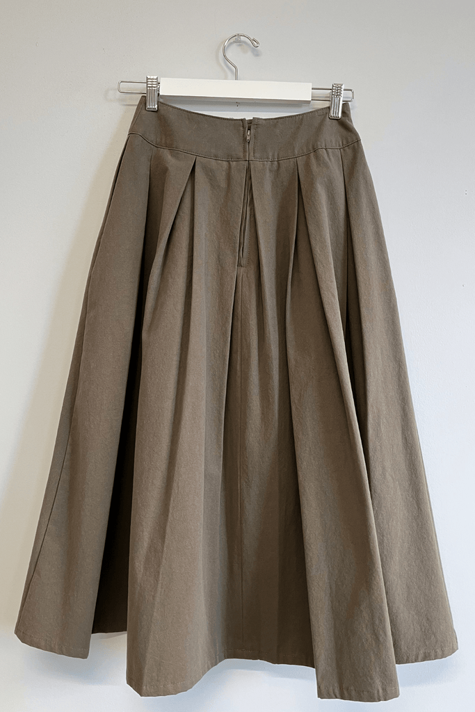 Eliza Faulkner Designs Inc. Pants S Sample Pleated Midi Skirt Khaki